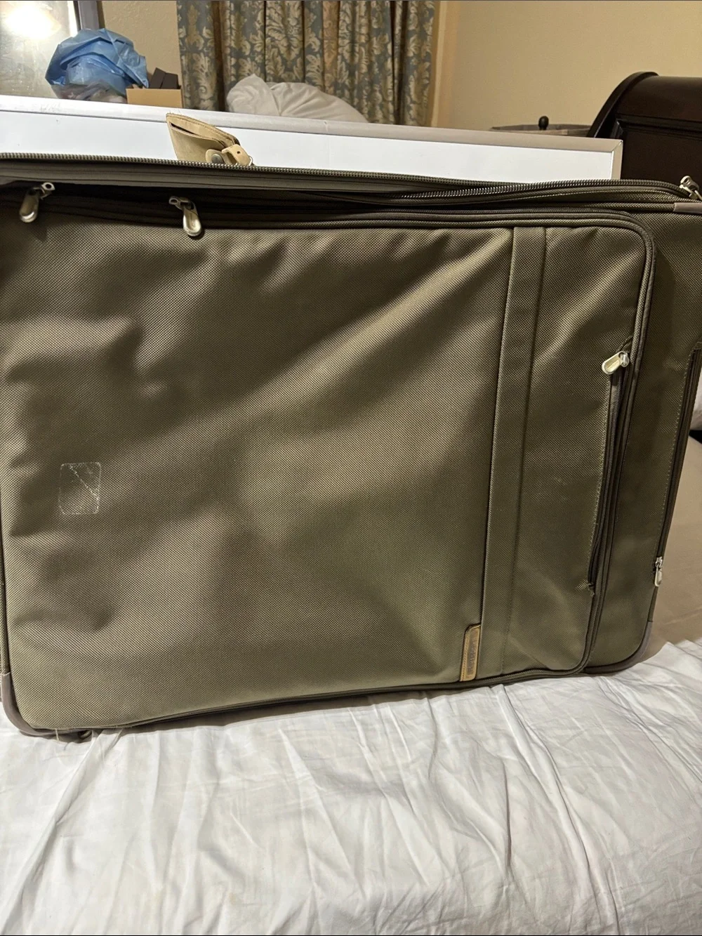 Briggs & Riley large expandable suitcase. Excellent preowned condition